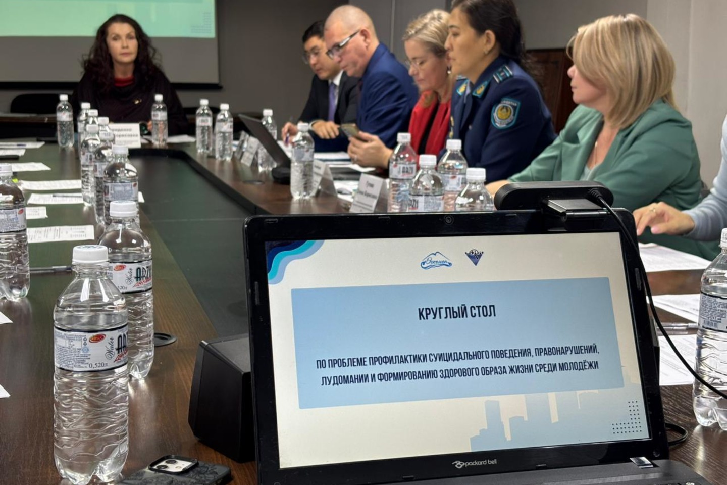 Усть-Каменогорск и ВКО / Өскеменде дөңгелек үстел басында жастар мәселесі талқыланды