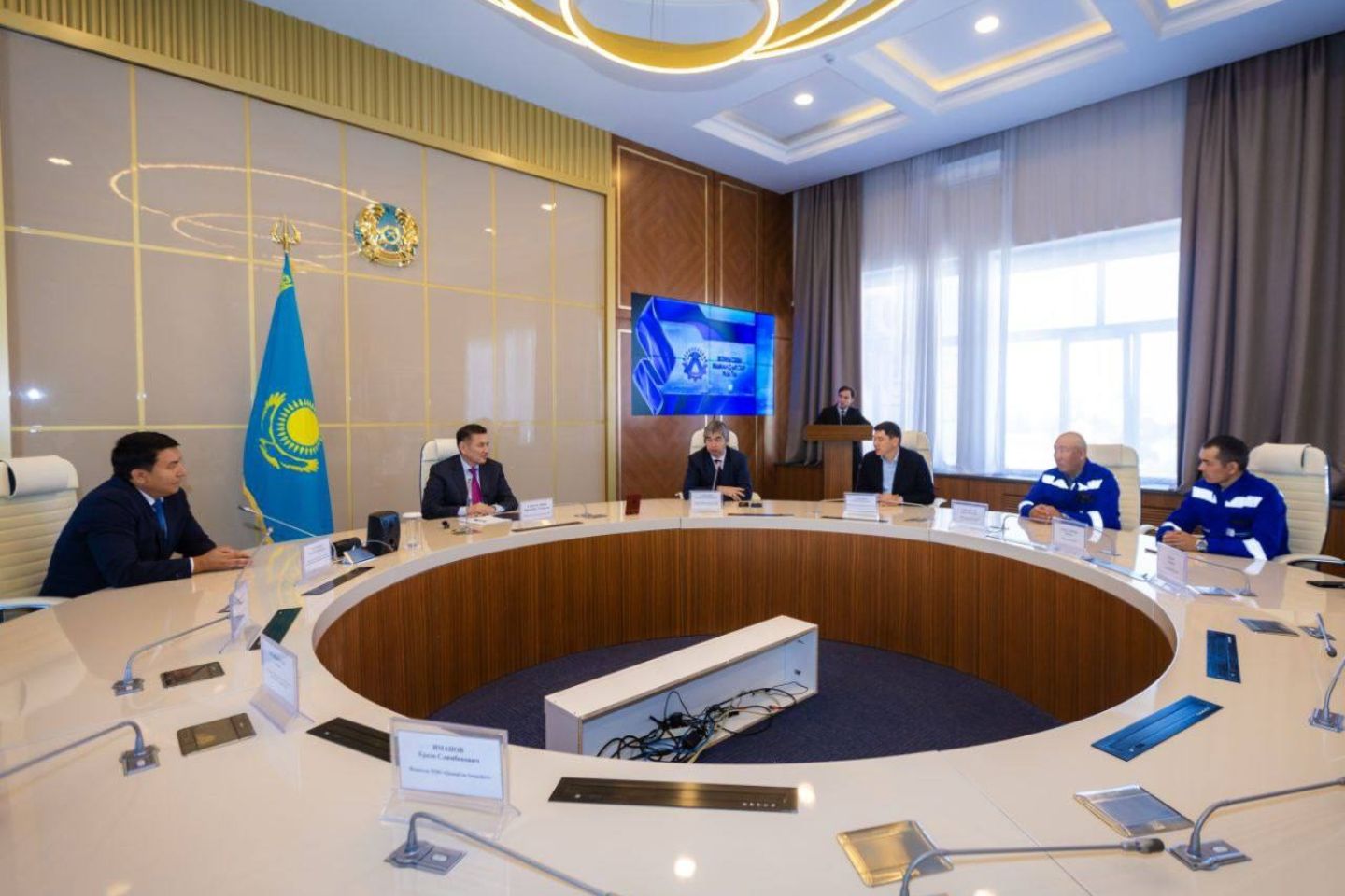 Усть-Каменогорск и ВКО / В ВКО наградили лучших работников нефтегазовой отрасли