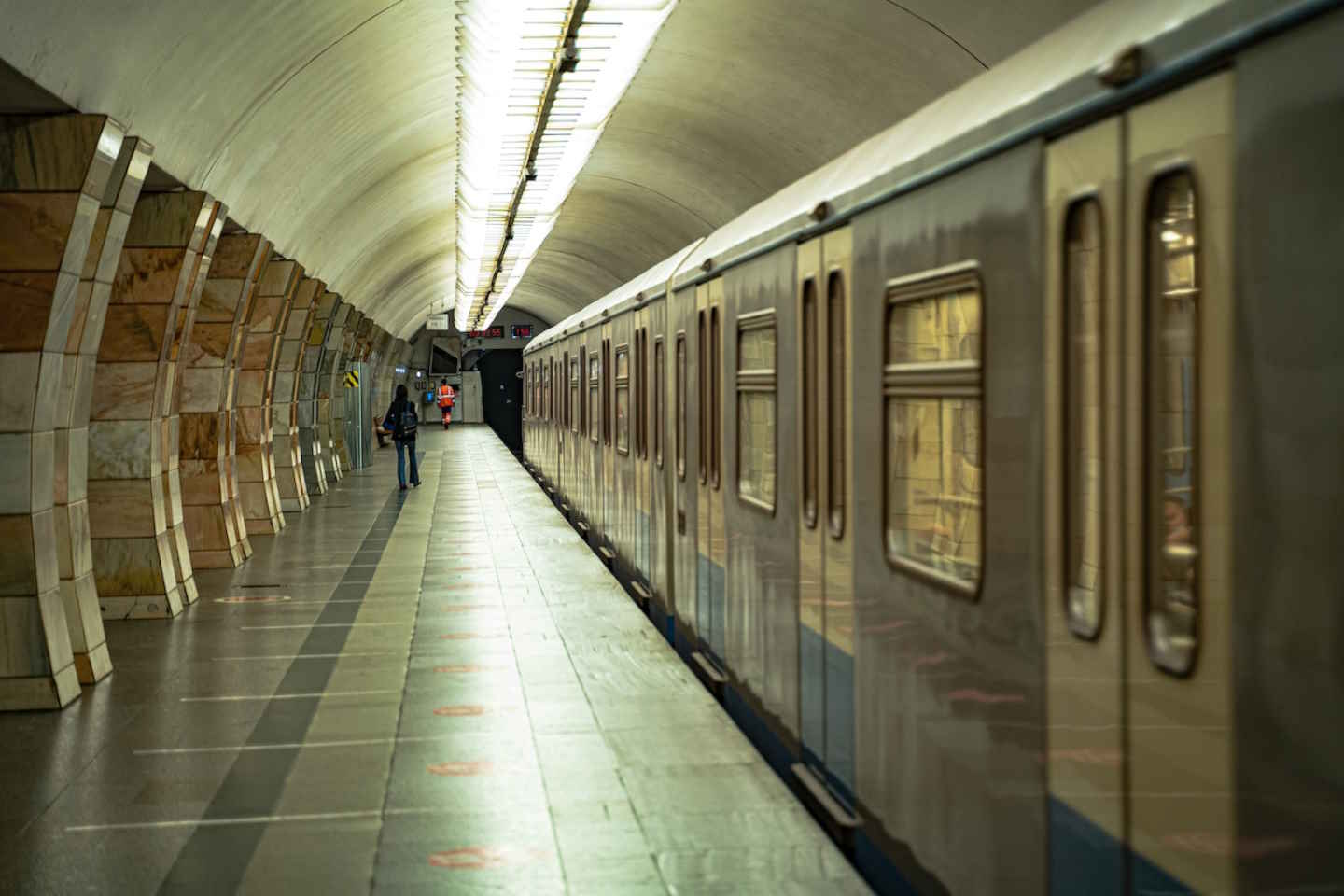 Происшествия в Казахстане и мире / ДТП / В московском метро столкнулись два поезда