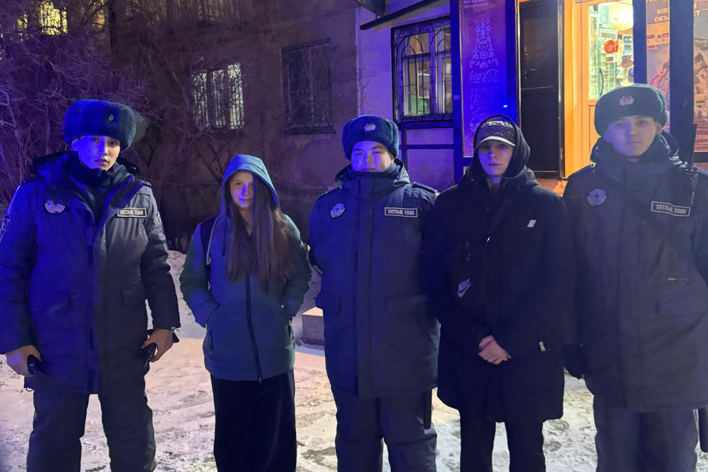 Усть-Каменогорск и ВКО / Усть-Каменогорск / В Усть-Каменогорске гвардейцы помогли вернуться подростку домой Усть-Каменогорск и ВКО / Усть-Каменогорск / В Усть-Каменогорске гвардейцы помогли вернуться подростку домой