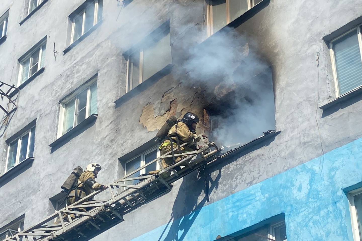 Усть-Каменогорск и ВКО / Крупный пожар произошел в жилом доме в Усть-Каменогорске