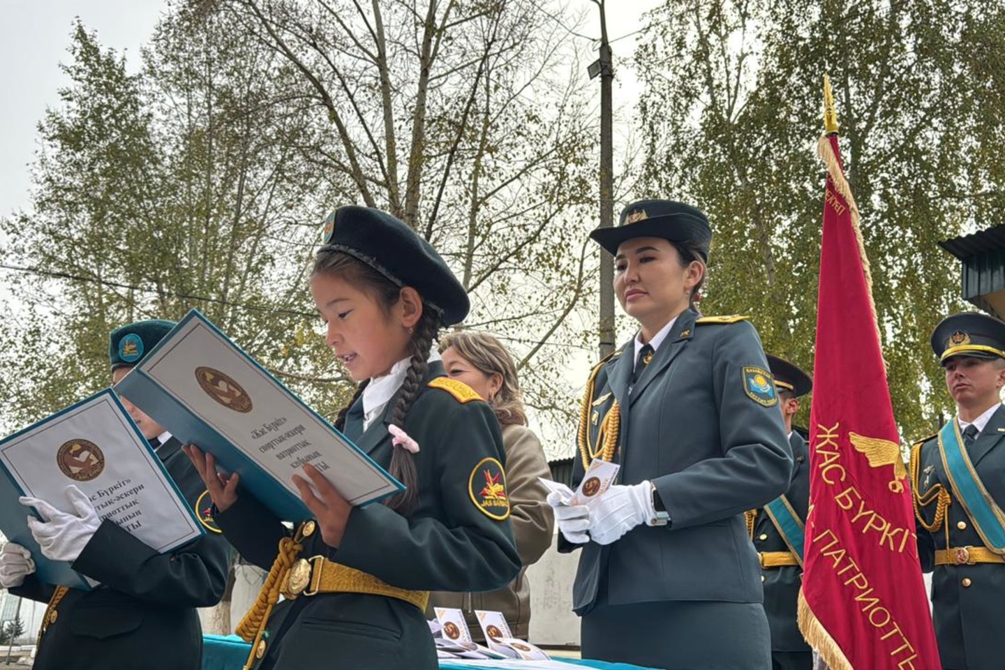 Усть-Каменогорск и ВКО / Өскемендегі "Жас бүркіт" патриоттық клубының жаңа мүшелері ант берді Усть-Каменогорск и ВКО / Өскемендегі "Жас бүркіт" патриоттық клубының жаңа мүшелері ант берді