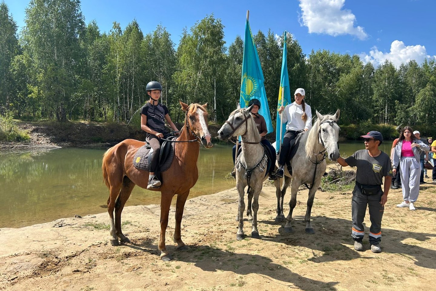 Усть-Каменогорск и ВКО / Риддер / Две тонны мусора собрали на городском пляже Риддера