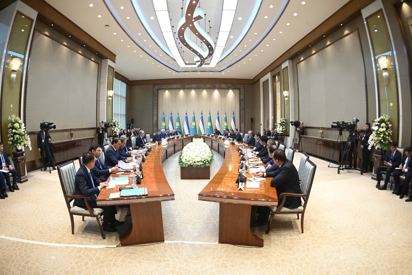 Новости мира / Политика в мире / Лидеры Казахстана и Узбекистана провели переговоры