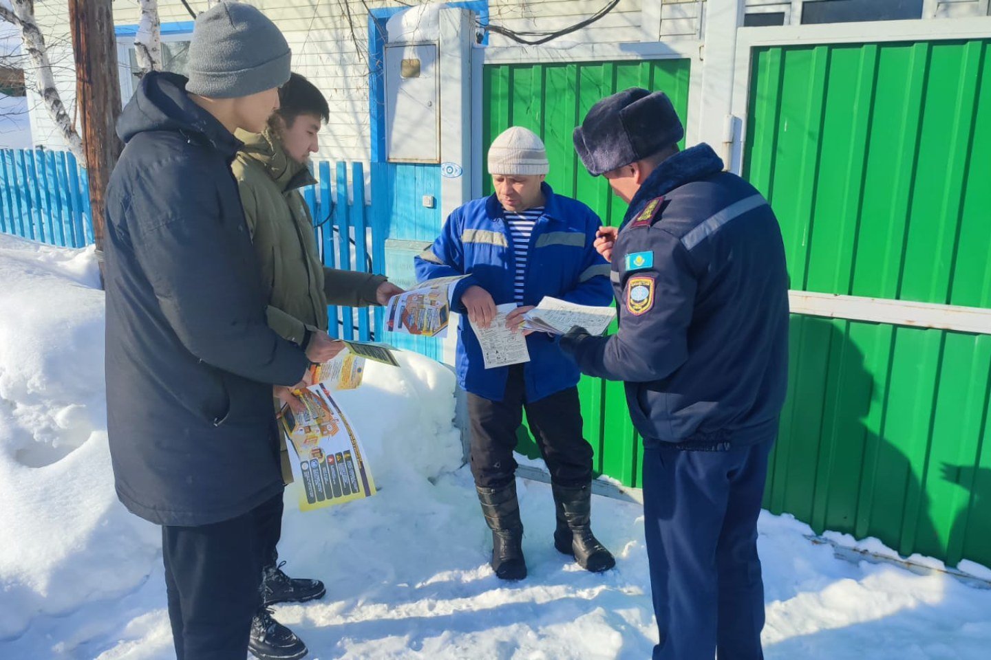 Новости Казахстана / Общество в Казахстане / Спасатели и волонтеры провели рейды по безопасности печного отопления в ВКО
