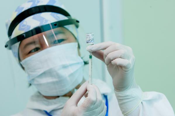 Усть-Каменогорск и ВКО / ШҚО-да 74 мыңға жуық адам коронавирусқа қарсы ревакцинациядан өтті