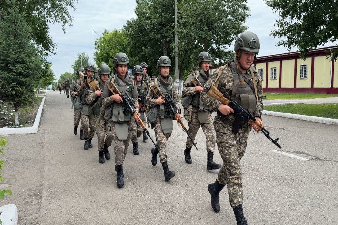 Усть-Каменогорск и ВКО / Өскемен гарнизонында жазғы оқу кезеңі басталды