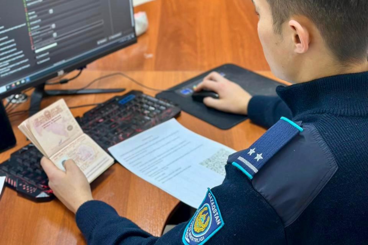 Усть-Каменогорск и ВКО / Қос елдің азаматтығымен ШҚО-да жүрген 11 адам елден шығарылды