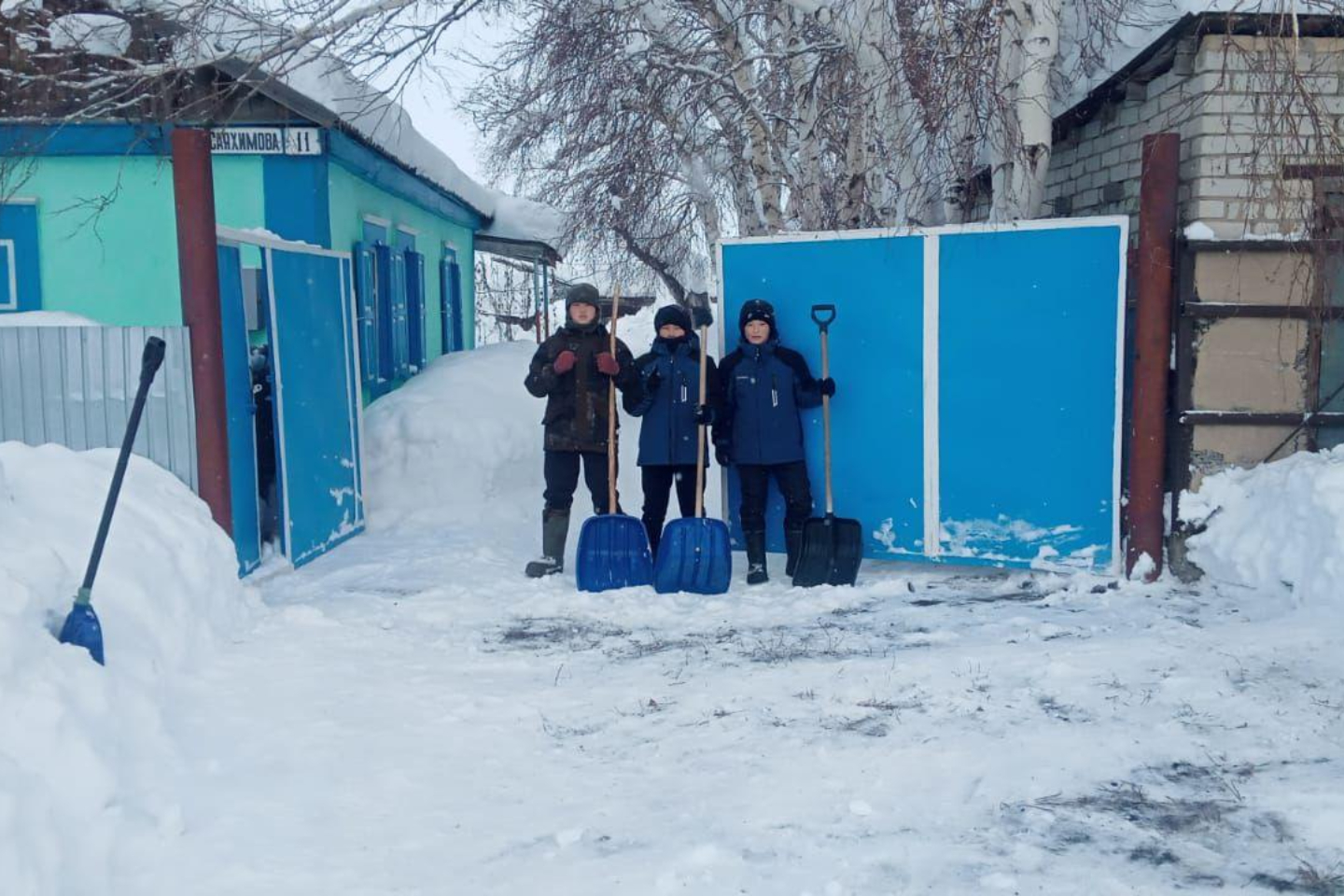 Новости Казахстана / Школьники Кокпектинского района спасли жизнь одинокой бабушке