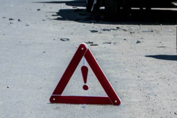 Происшествия в Казахстане и мире / ДТП / В Алматы после мощного столкновения с грузовиком погиб водитель легковушки