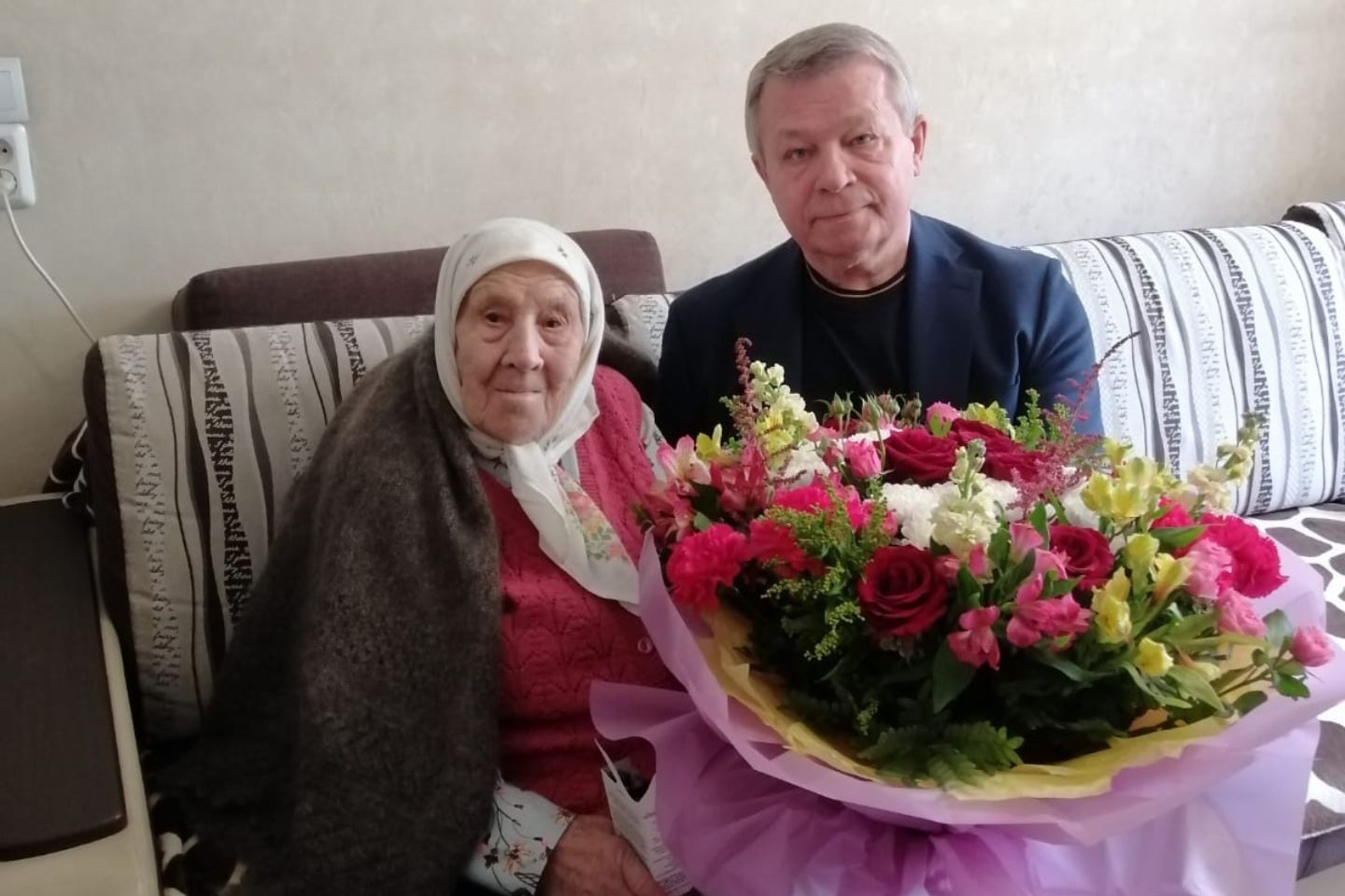 Усть-Каменогорск и ВКО / Усть-Каменогорск / 30 ветеранов Усть-Каменогорска поздравил депутат гормаслихата Сергей Коротин Усть-Каменогорск и ВКО / Усть-Каменогорск / 30 ветеранов Усть-Каменогорска поздравил депутат гормаслихата Сергей Коротин