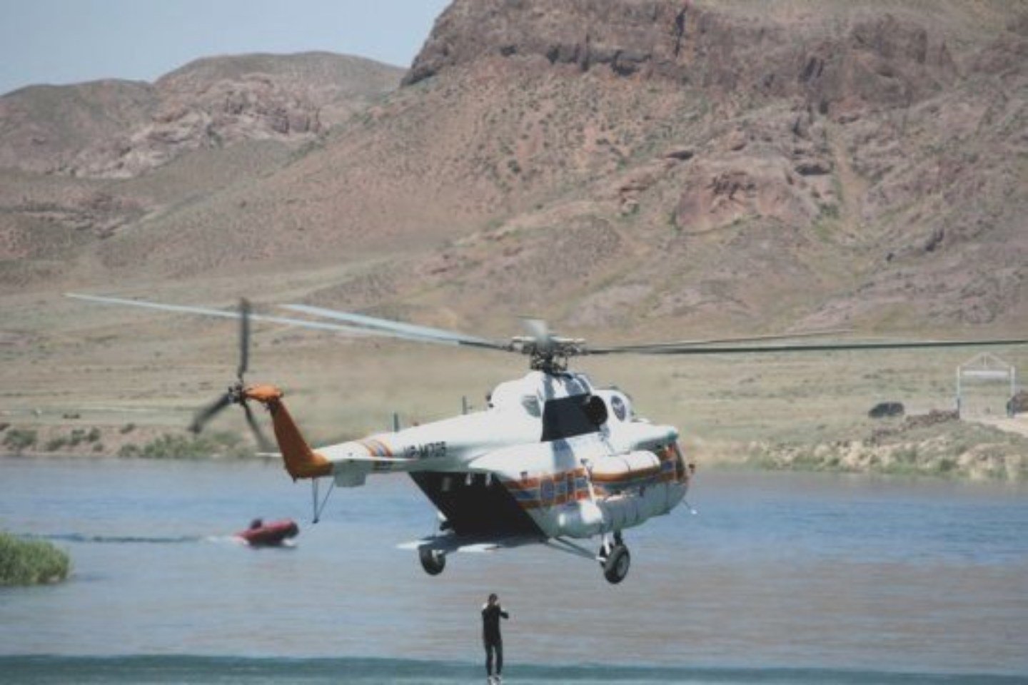 Происшествия в Казахстане и мире / Четыре человека погибли после жесткой посадки вертолета "Казавиаспаса" в ЗКО