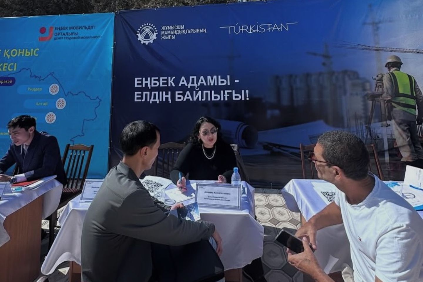 Усть-Каменогорск и ВКО / Специалистов из других регионов страны вербуют в Восточный Казахстан