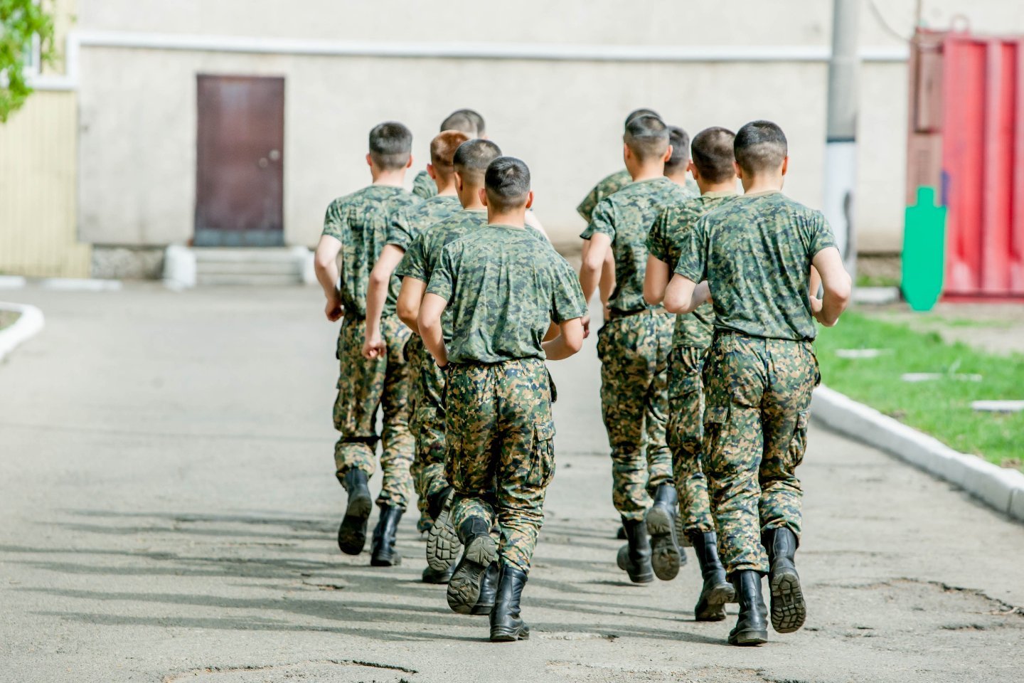 В казахстане служат в армии. Армия Казахстана дедовщина.