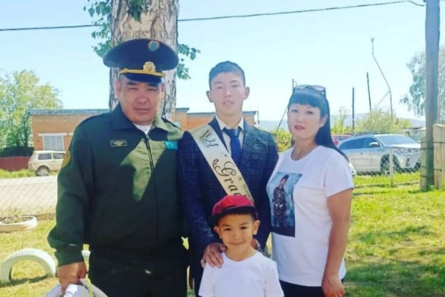 Усть-Каменогорск и ВКО / Житель ВКО вынес двух детей из горящего дома в районе Алтай Усть-Каменогорск и ВКО / Житель ВКО вынес двух детей из горящего дома в районе Алтай