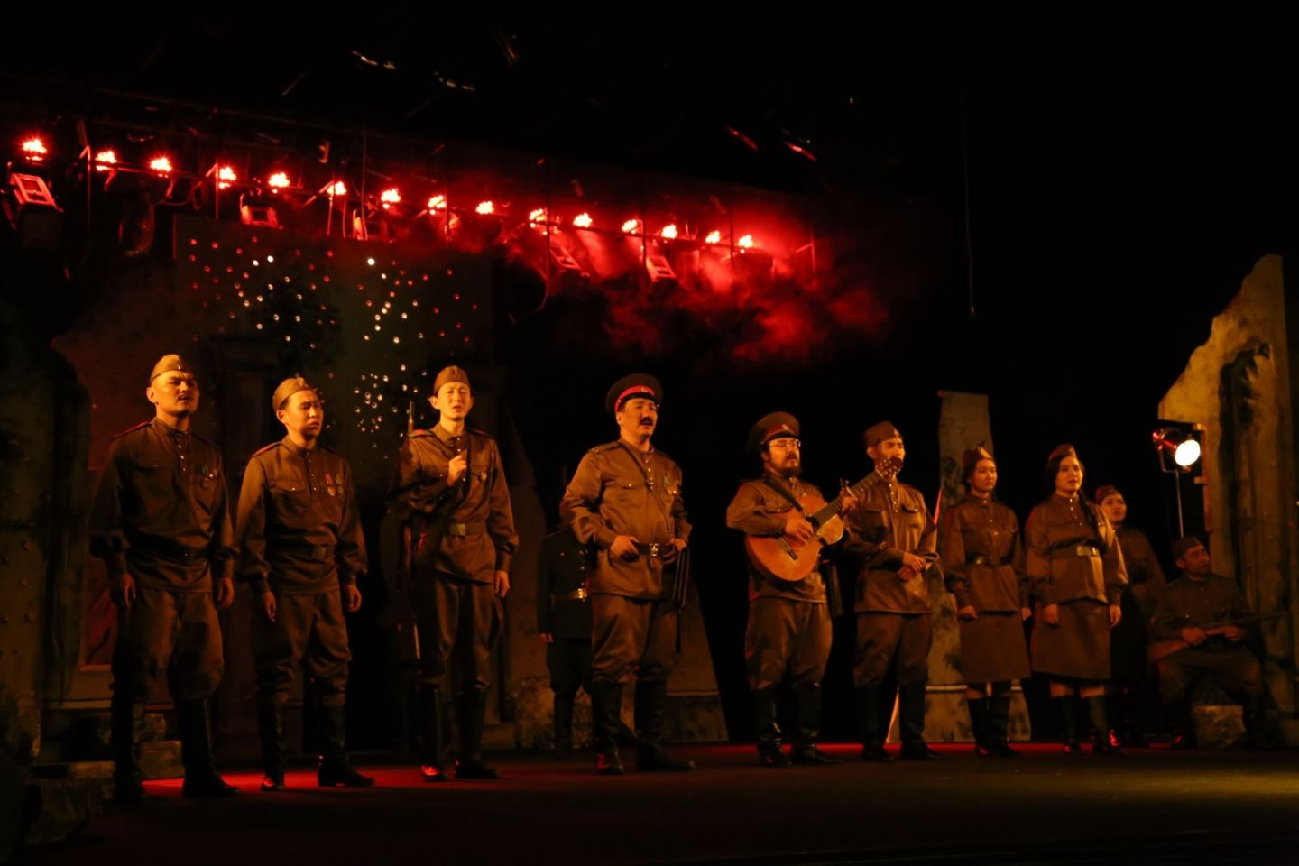 Усть-Каменогорск и ВКО / Усть-Каменогорск / ВК театр драмы и оперетты приглашает на особенный спектакль о любви и войне