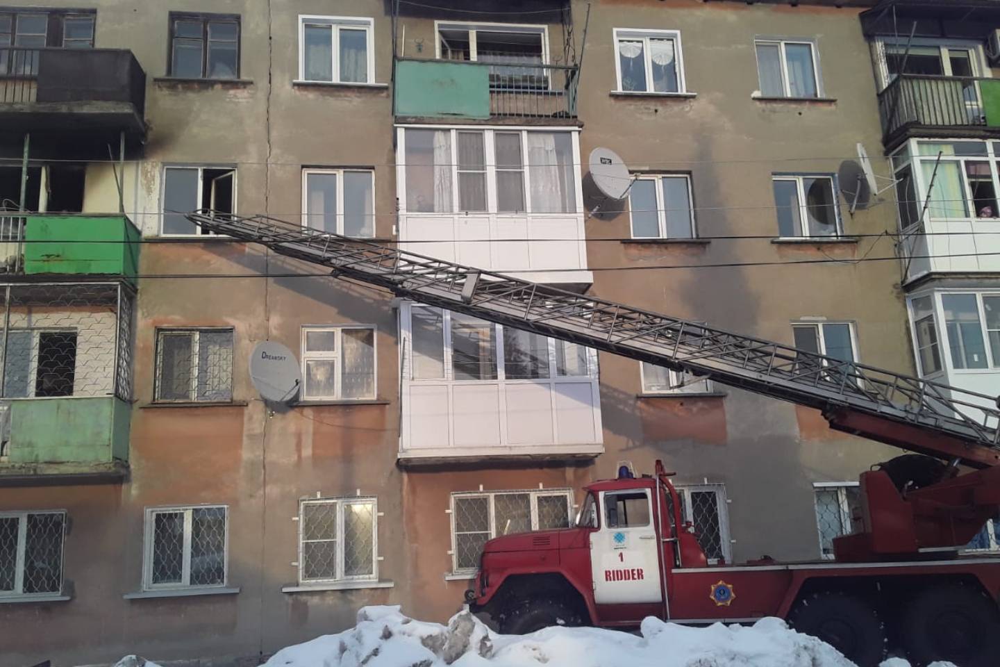 Новости Казахстана / Мужчина едва не погиб при пожаре в Риддере