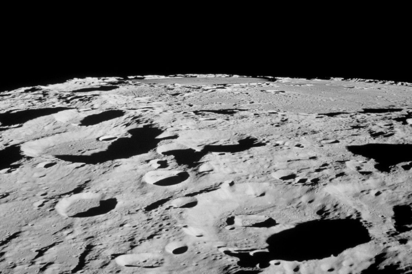 Новости мира / Интересные новости / NASA планирует построить постоянную базу на Луне