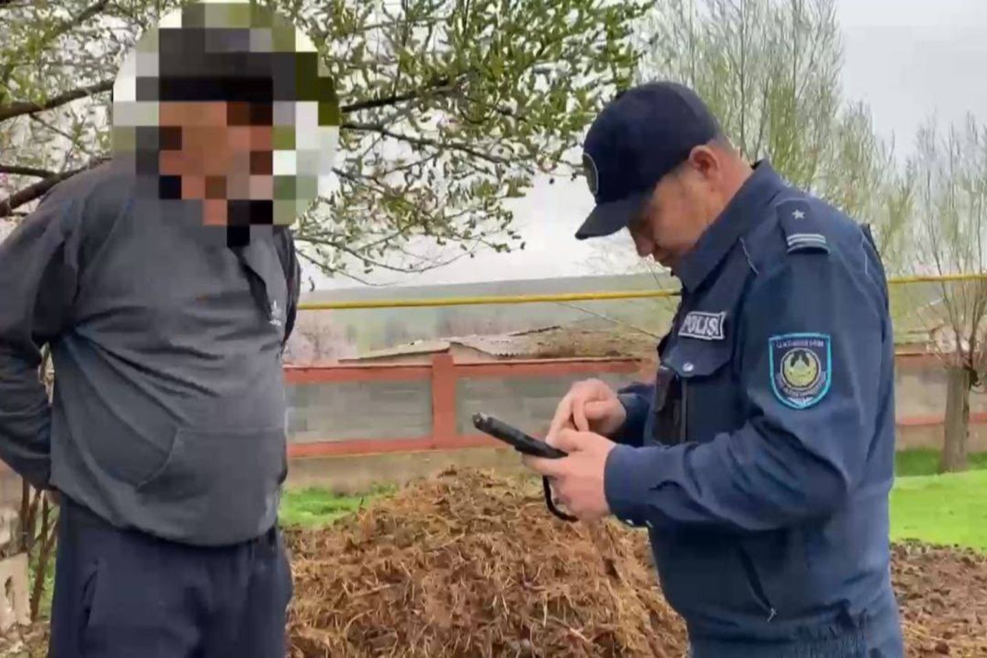 Новости Казахстана / Житель Туркестанской области выбросил 5 тонн навоза вдоль дороги Новости Казахстана / Житель Туркестанской области выбросил 5 тонн навоза вдоль дороги