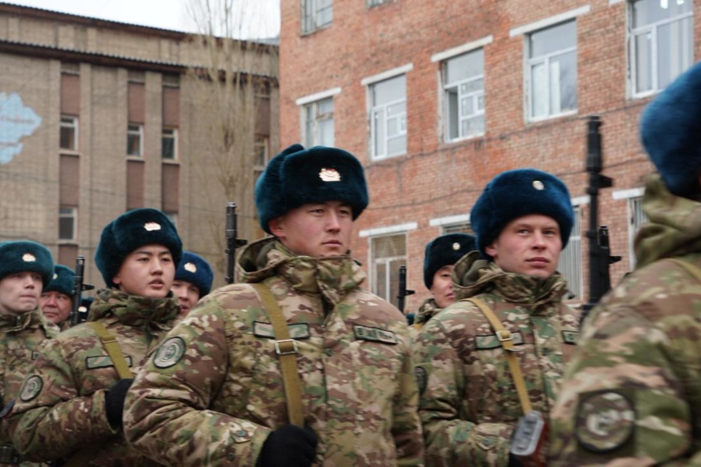 Усть-Каменогорск и ВКО / Өскемендегі әскери қызметкерлердің жауынгерлік дайындығы тексерілуде Усть-Каменогорск и ВКО / Өскемендегі әскери қызметкерлердің жауынгерлік дайындығы тексерілуде