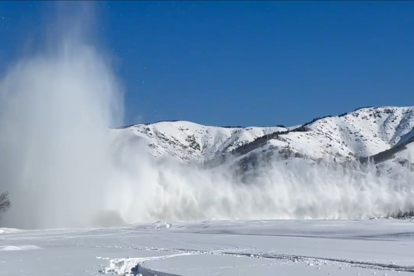 Усть-Каменогорск и ВКО / Взрывы прогремели на реках района Алтай
