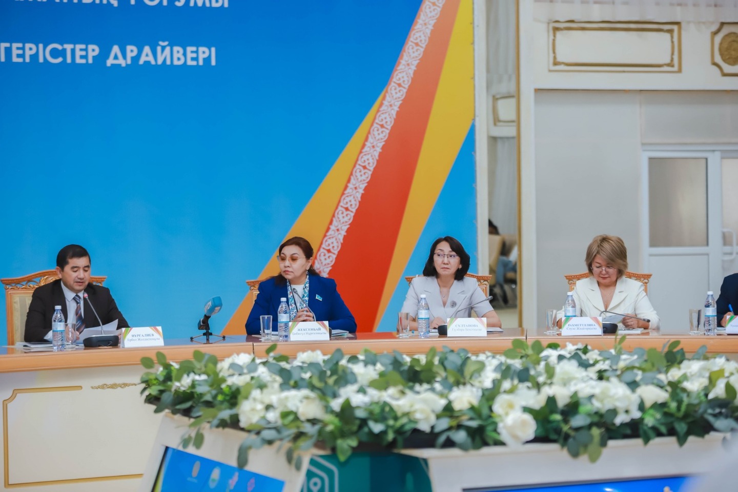 Усть-Каменогорск и ВКО / ШҚО-да еліміздің әр өңірінен жүздеген адам жиналған Азаматтық форум өтті Усть-Каменогорск и ВКО / ШҚО-да еліміздің әр өңірінен жүздеген адам жиналған Азаматтық форум өтті