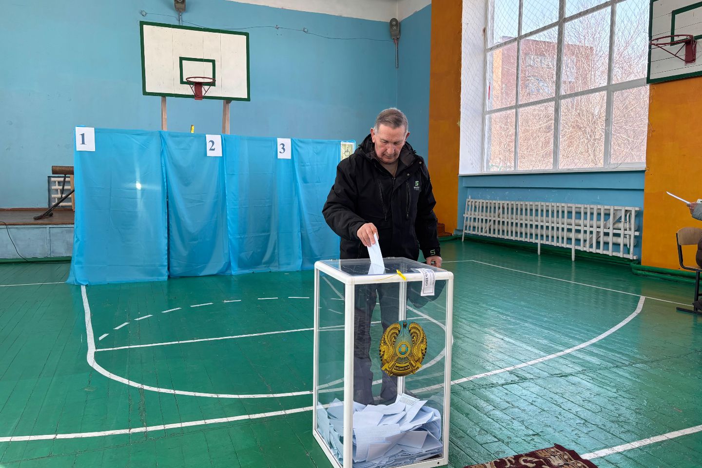 Усть-Каменогорск и ВКО / Өскемендік зейнеткерлер бүгінгі дауыс беруде белсенділік танытты