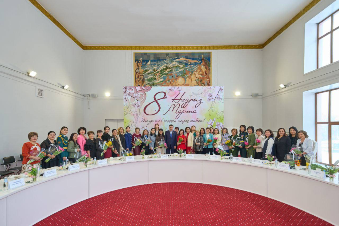 Усть-Каменогорск и ВКО / Цветы, награды и благодарность: в ВКО чествуют женщин