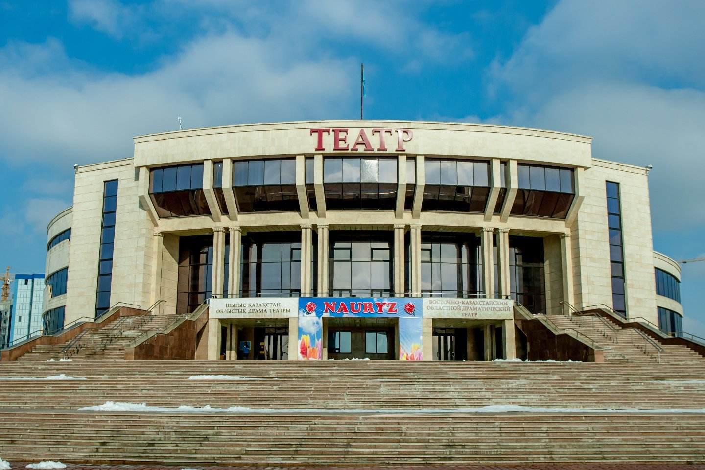 Усть-Каменогорск и ВКО / Усть-Каменогорск / Восточно-Казахстанский областной драматический театр сменил свое название