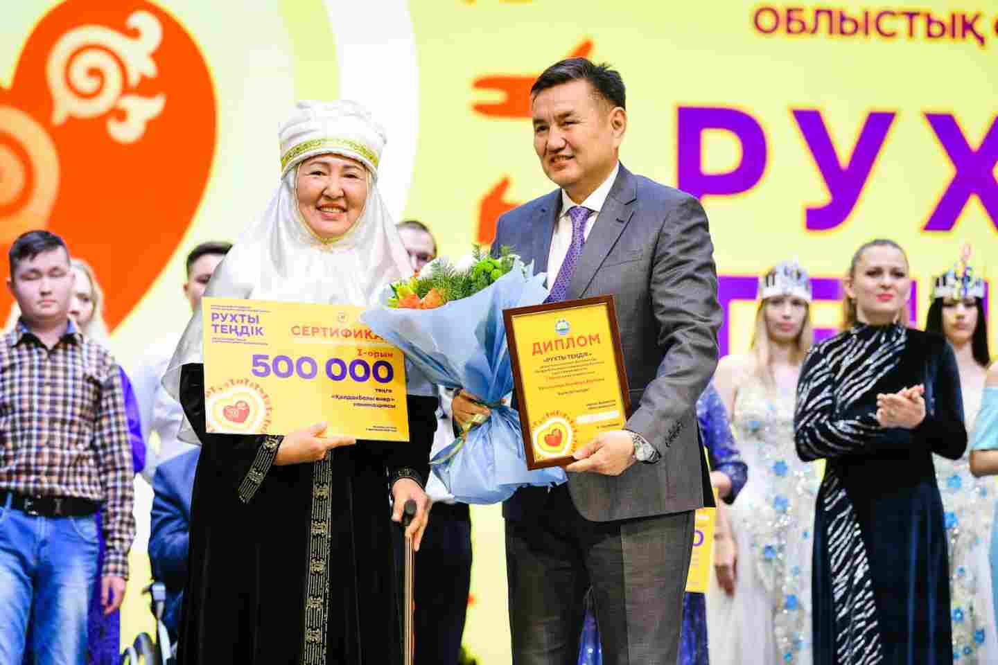 Усть-Каменогорск и ВКО / Творчество без границ: как в ВКО особенных и талантливых артистов наградили