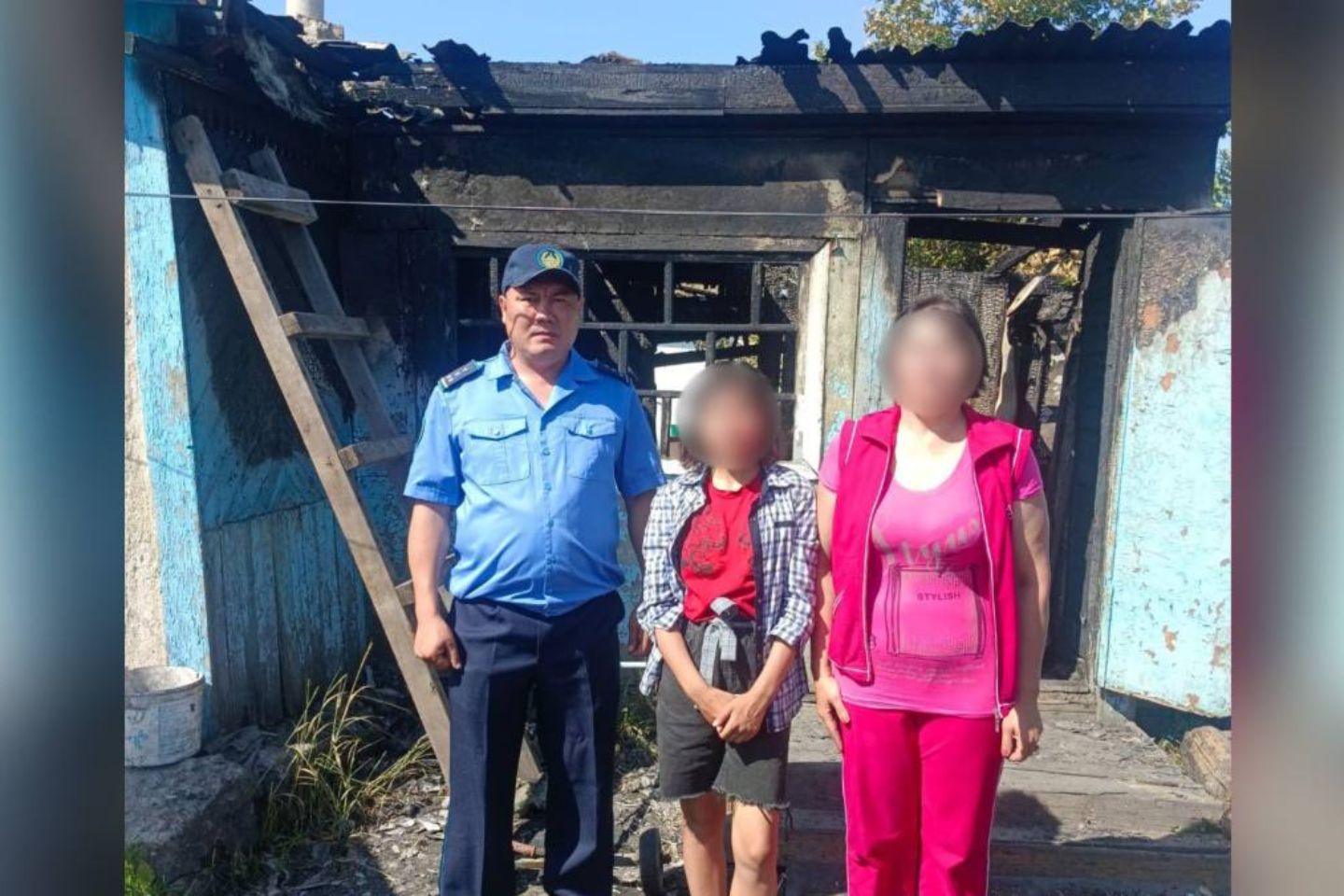 Новости Казахстана / В СКО сотрудник службы пробации спас семью от пожара Новости Казахстана / В СКО сотрудник службы пробации спас семью от пожара