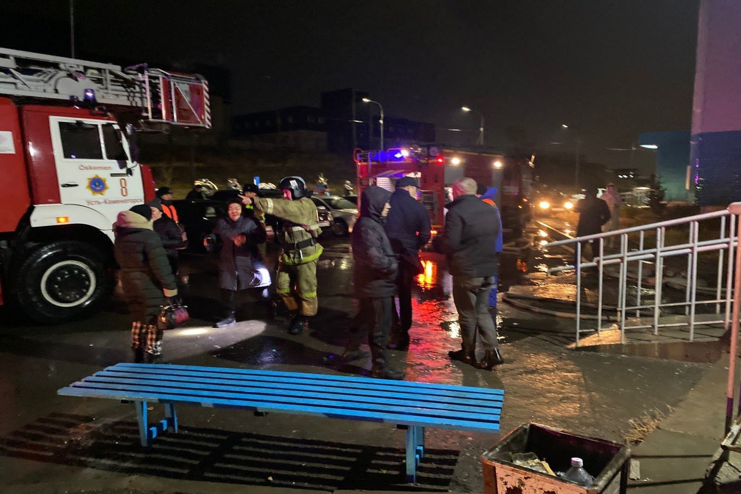 Усть-Каменогорск и ВКО / Өрт сөндірушілер Өскемендегі көпқабатты үйден 80 тұрғын эвакуациялады