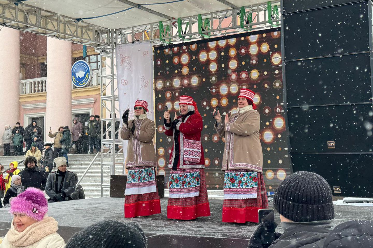 Усть-Каменогорск и ВКО / Усть-Каменогорск / Гори-гори ясно! Устькаменогорцы дружно проводили зиму и отметили Масленицу