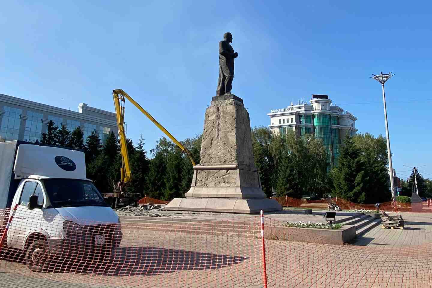 Усть-Каменогорск и ВКО / В Усть-Каменогорске началась реставрация памятника Абаю Усть-Каменогорск и ВКО / В Усть-Каменогорске началась реставрация памятника Абаю