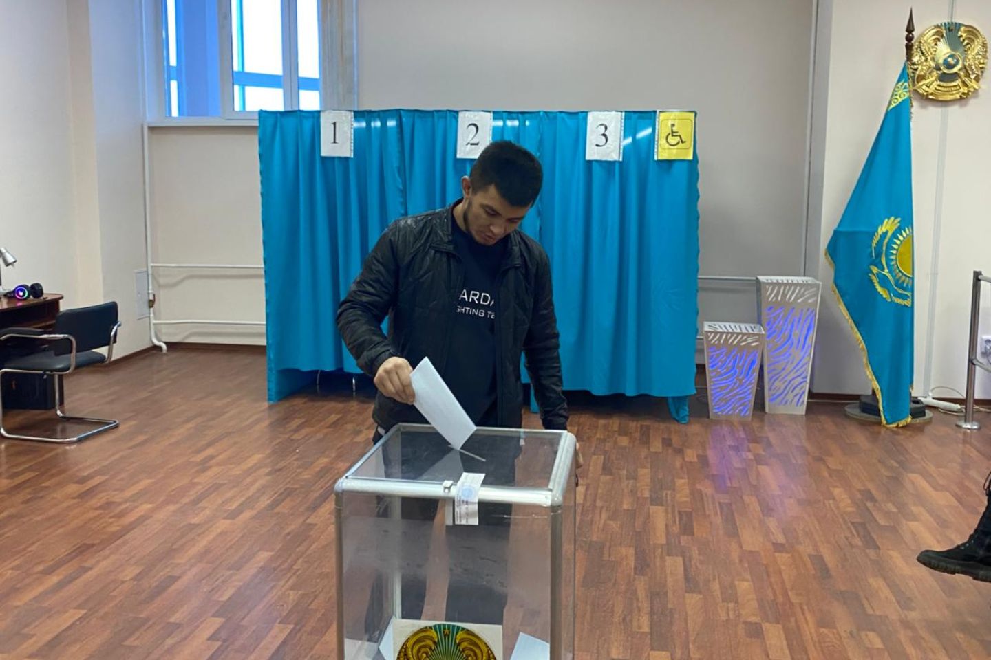 Усть-Каменогорск и ВКО / Усть-Каменогорск / Выбор чемпиона: известный боец Ерзат Сакабанов проголосовал на референдуме в ВКО Усть-Каменогорск и ВКО / Усть-Каменогорск / Выбор чемпиона: известный боец Ерзат Сакабанов проголосовал на референдуме в ВКО