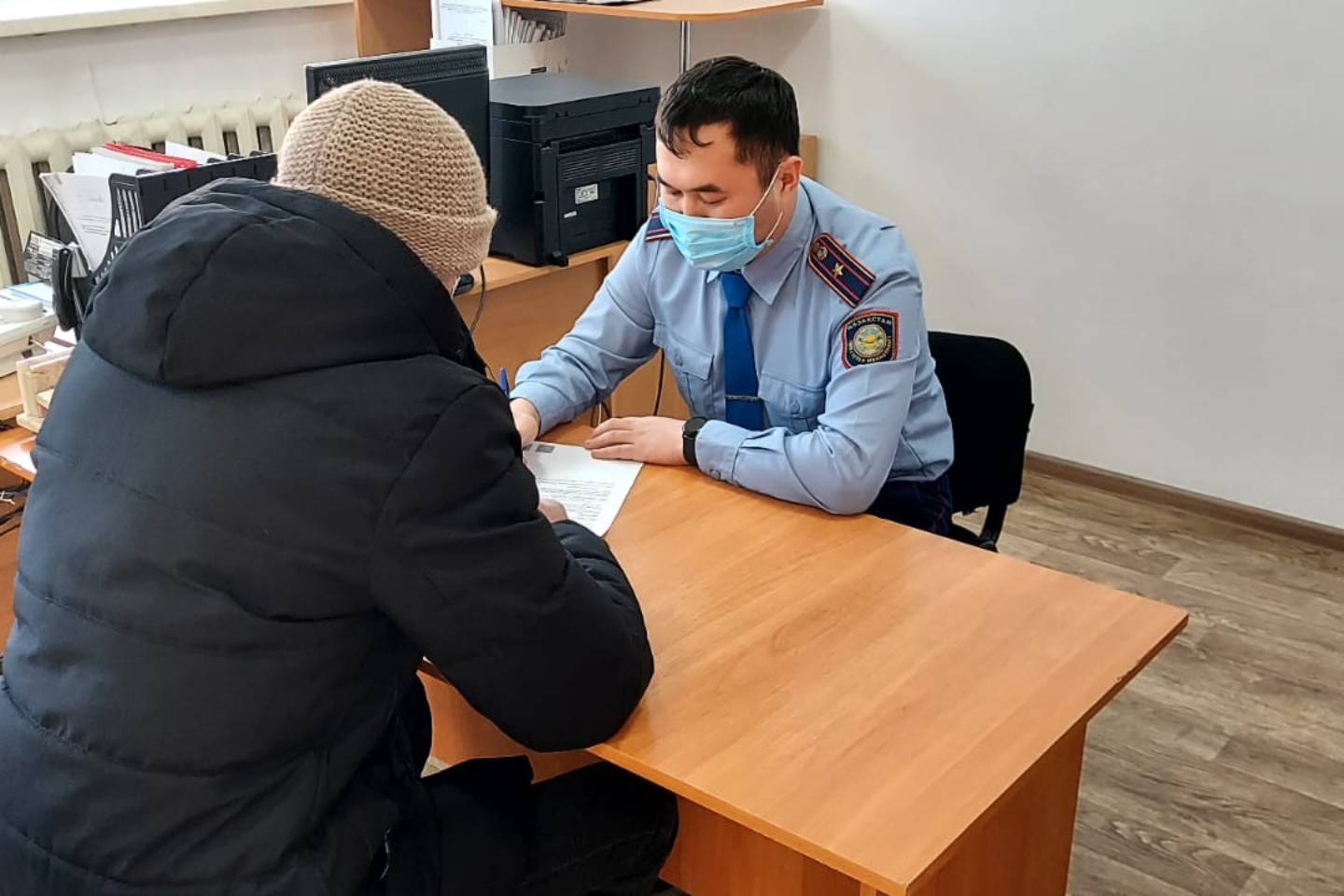 Усть-Каменогорск и ВКО / В ВКО стражи порядка обнаружили человека с двойным гражданством