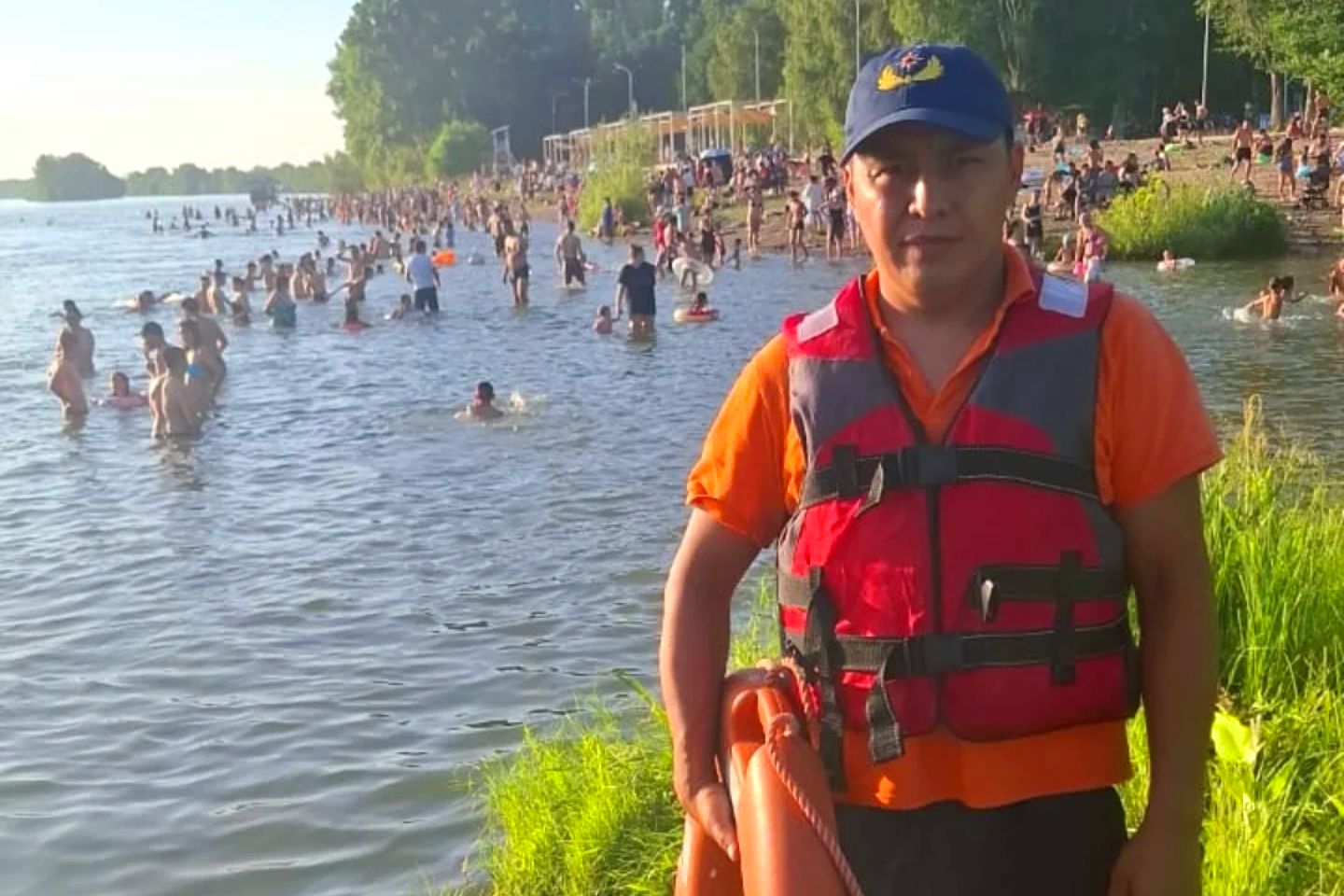 Усть-Каменогорск и ВКО / Усть-Каменогорск / В Усть-Каменогорске спасли из воды мужчину и ребенка Усть-Каменогорск и ВКО / Усть-Каменогорск / В Усть-Каменогорске спасли из воды мужчину и ребенка
