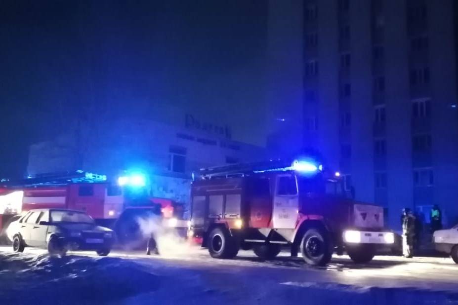 Происшествия в Казахстане и мире / Пожар едва не унес жизни 57 человек в Семее