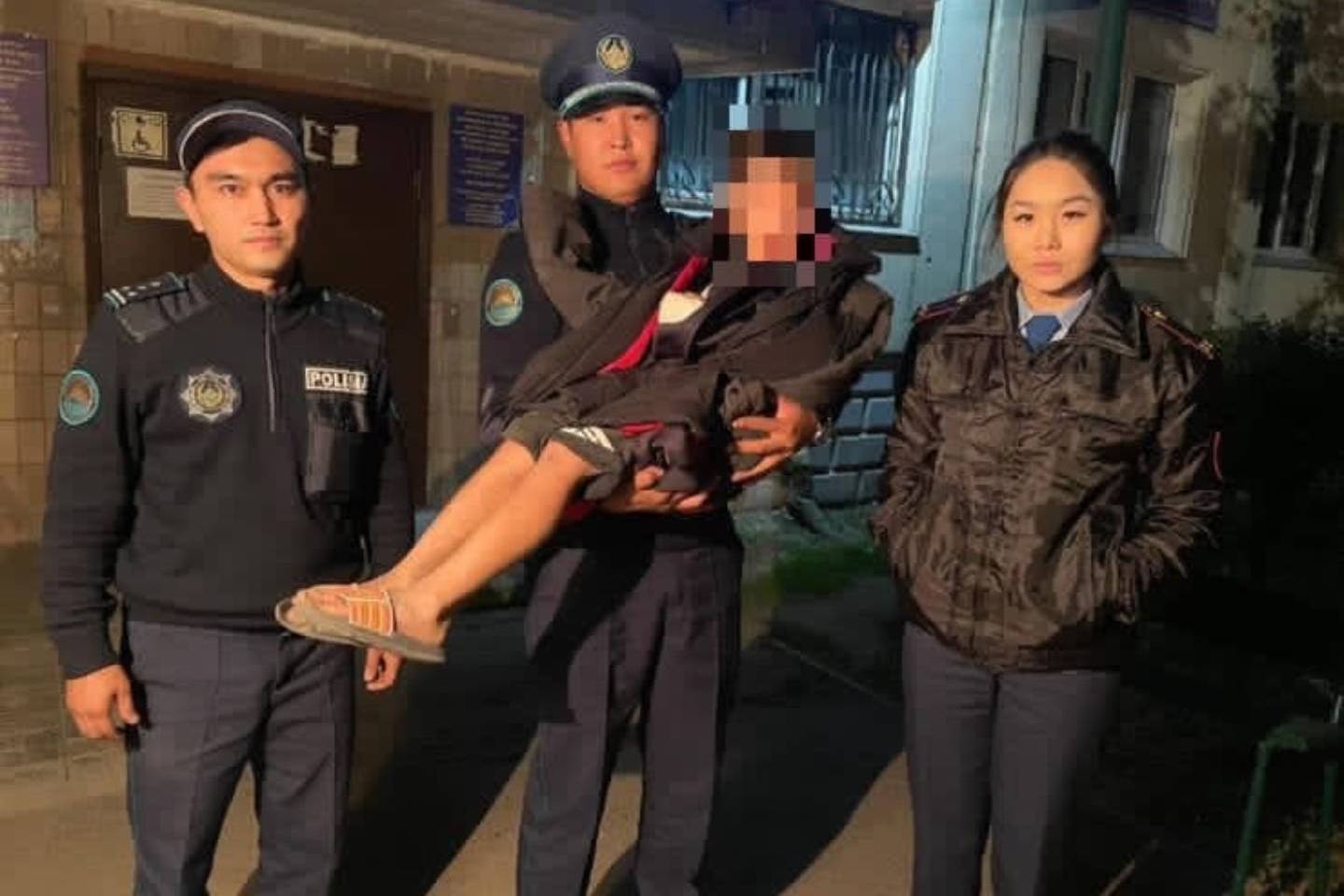 Была ли нукенова беременна. Полицейские. Полиция ночью. Казахстан девушки на улице.