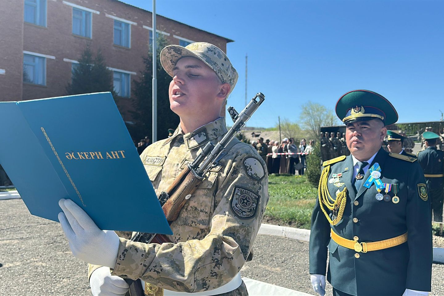 Усть-Каменогорск и ВКО / Молодые солдаты торжественно приняли Военную присягу в ВКО Усть-Каменогорск и ВКО / Молодые солдаты торжественно приняли Военную присягу в ВКО
