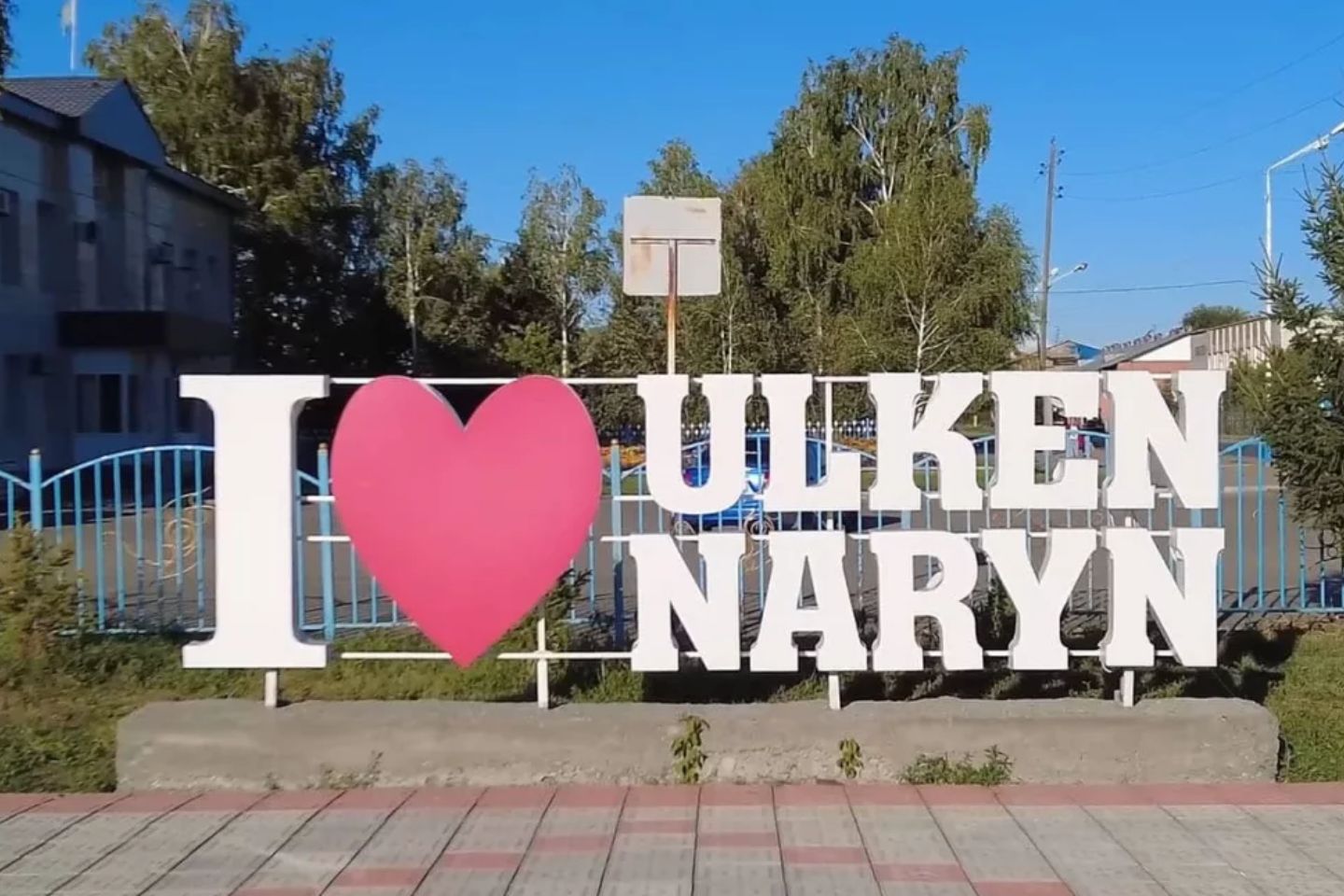 Усть-Каменогорск и ВКО / Улкен Нарын (район Улкен Нарын) / Теплая остановка, аллеи и свет: как преображается Улкен Нарын