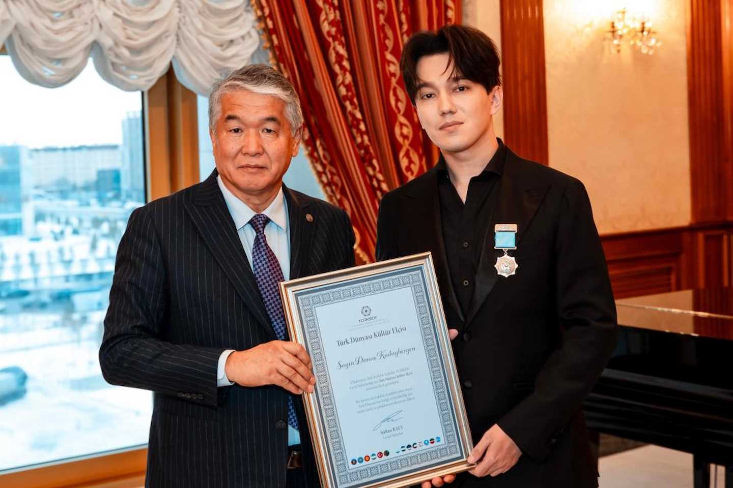 Новости Казахстана / Общество в Казахстане / Награду ТЮРКСОЙ получил Димаш Кудайберген