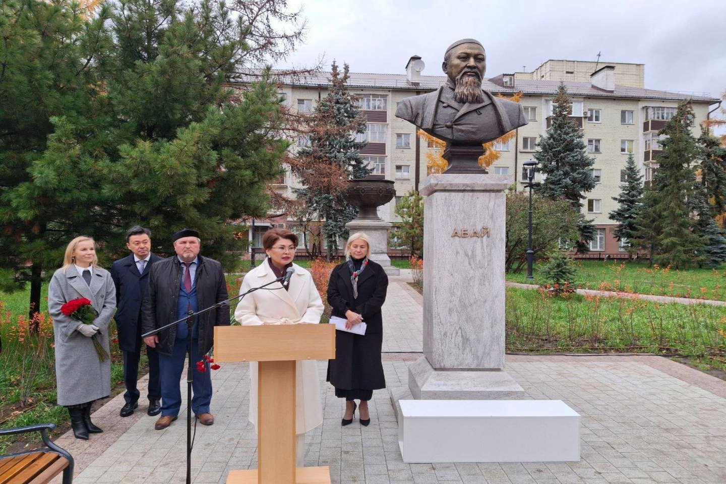 Новости мира / Татарстанда қазақтың ұлы ақыны Абай Құнанбаевтың ескерткіш-бюсті ашылды