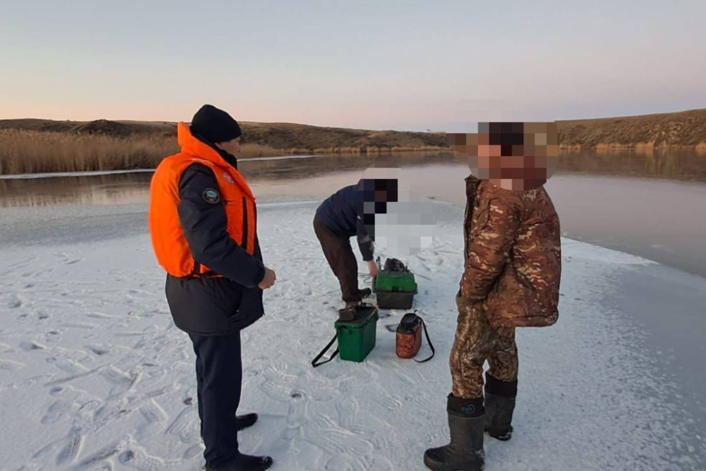 Усть-Каменогорск и ВКО / Зимняя рыбалка оборачивается трагедией для беспечных жителей ВКО