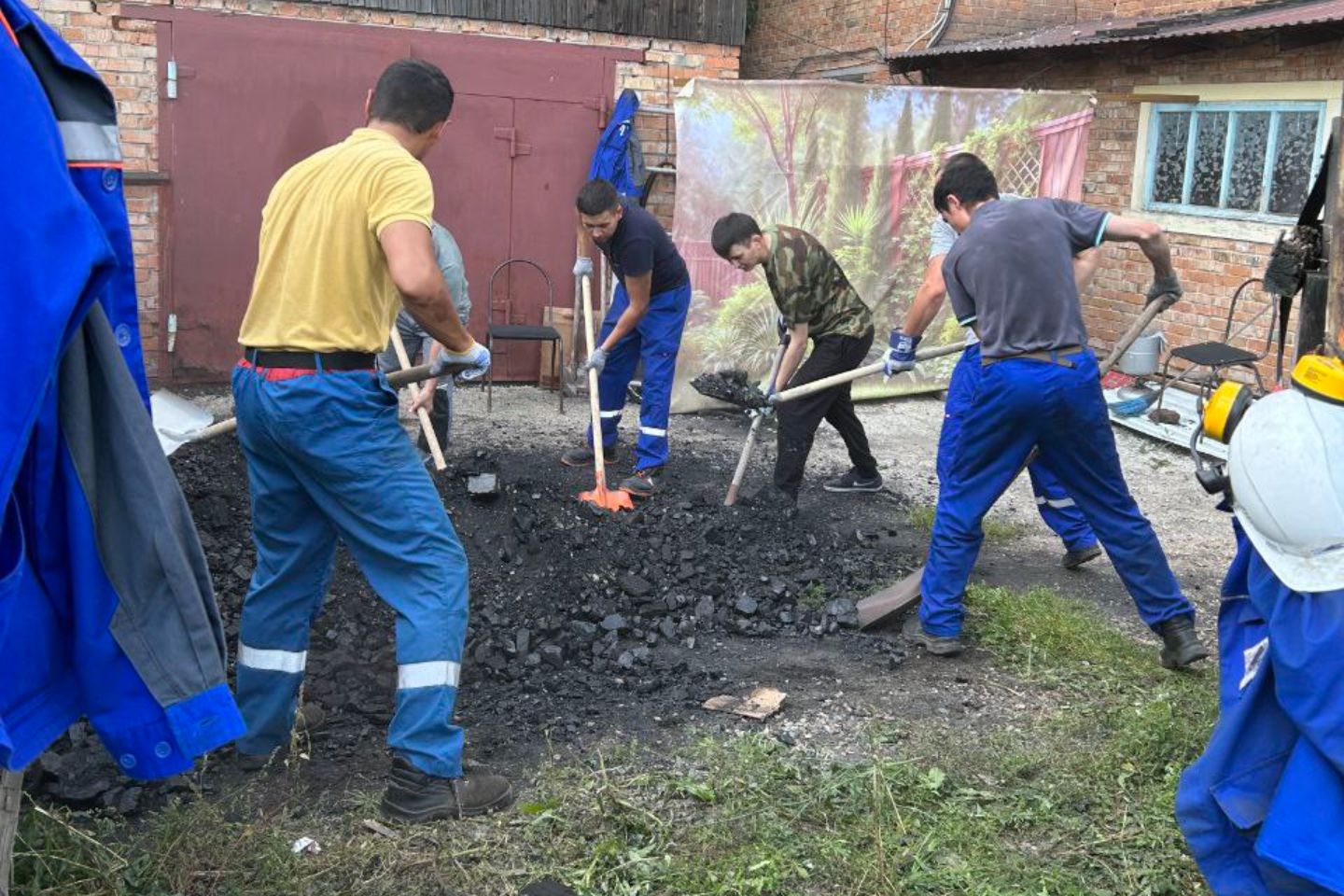 Усть-Каменогорск и ВКО / 31 тонну угля передала Усть-Каменогорская ТЭЦ в подшефные Дома ветеранов Усть-Каменогорск и ВКО / 31 тонну угля передала Усть-Каменогорская ТЭЦ в подшефные Дома ветеранов