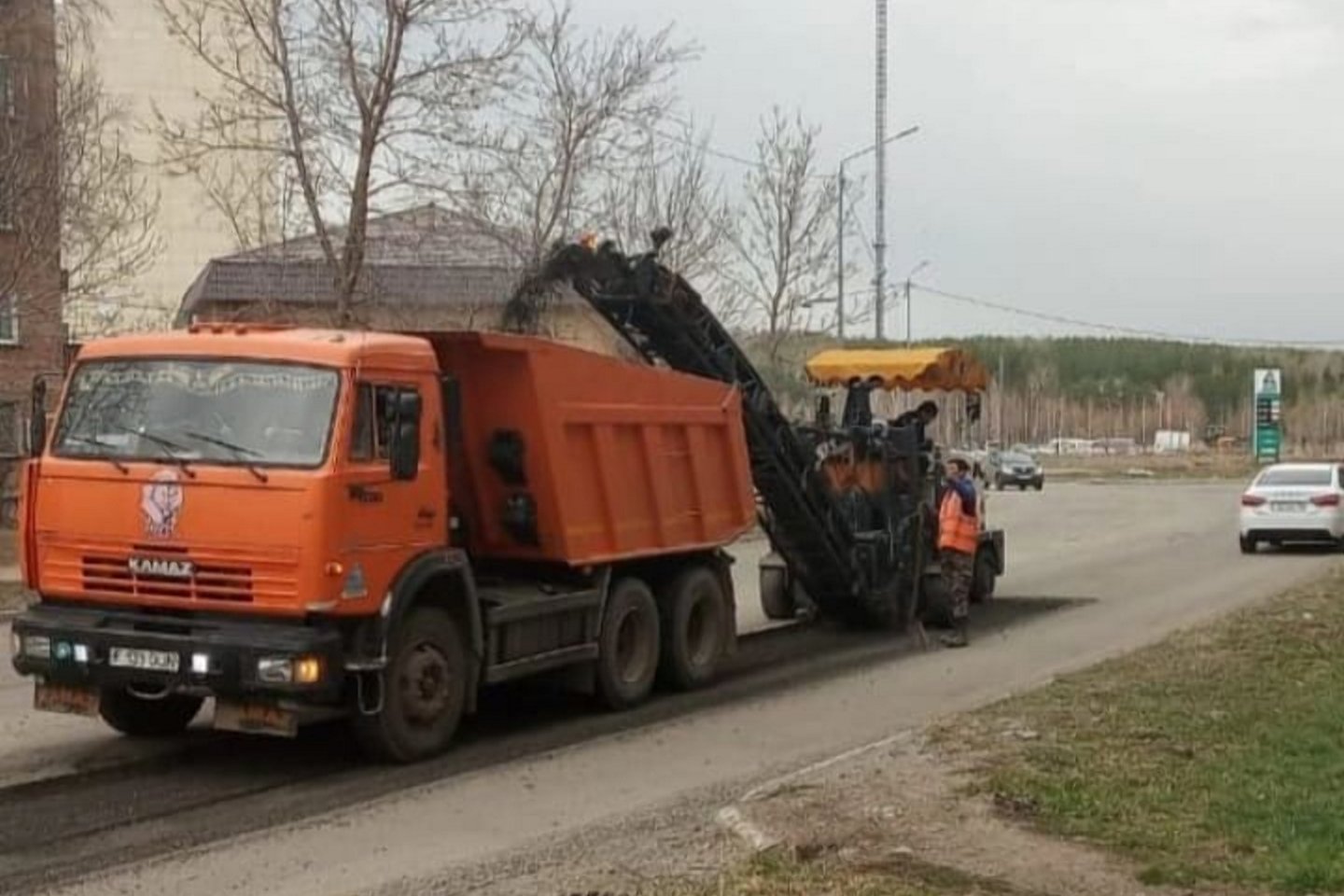 Усть-Каменогорск и ВКО / В Риддере наконец-то начали латать ямы на дорогах