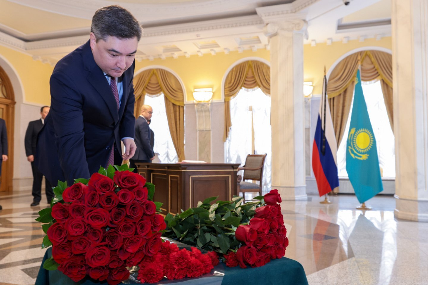 Новости Казахстана / Политика в Казахстане / Олжас Бектенов оставил запись в память о жертвах теракта в Москве 