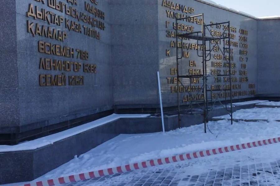 Усть-Каменогорск и ВКО / Мемориал Славы реставрируют в Усть-Каменогорске