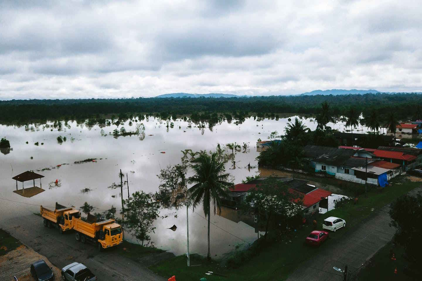 Происшествия в Казахстане и мире / Стихийные бедствия / В Бразилии растет число жертв наводнения