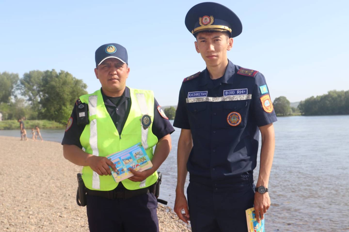 Усть-Каменогорск и ВКО / В ВКО двоих мужчин оштрафовали на 5 МРП за появление на пляже в нетрезвом виде